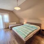 아파트 Balazs With Private Pool - Biro Tours Nr 183